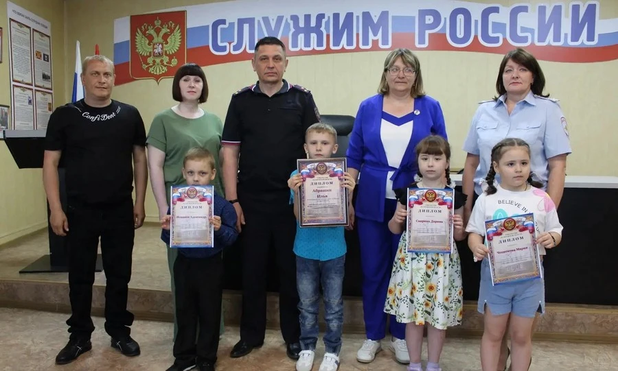 Юных орловцев наградили за победу в конкурсе «Полицейский Дядя Стёпа — 2026»