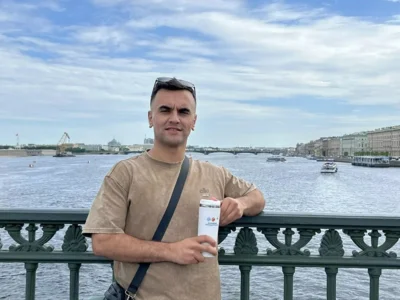 Фото 4. Руководитель молодёжного крыла реготделения Ассамблеи народов России Ахмадбек Асадбеков считает Орёл родным