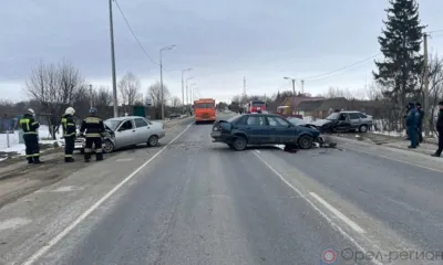 В Орловской области столкнулись три автомобиля