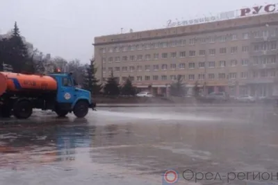 В Орле начали влажную уборку улиц