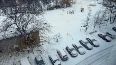 Орёл продолжает бороться со снегопадом