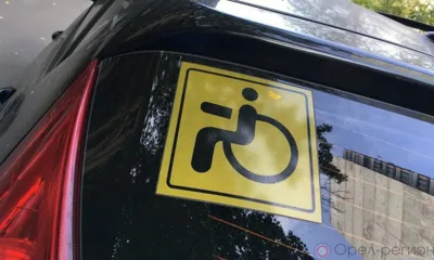 Орловские спасатели помогли женщине-инвалиду выбраться из провалившегося авто