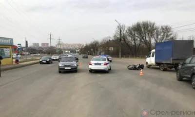 В Орле мотоцикл протаранил Chevrolet Lanos