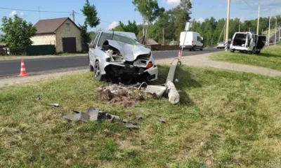 В Орловской области ВАЗ-2114 снёс световую опору