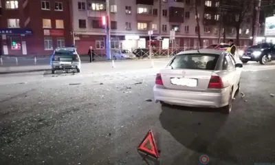 В Орле на перекрёстке столкнулись ВАЗ и Opel Vectra