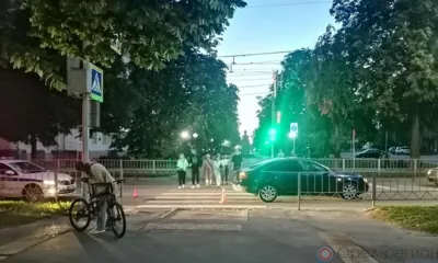 В Орле Audi на пешеходном переходе сбила велосипедиста