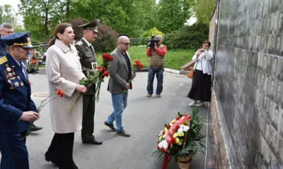 Накануне Дня Победы к подножию Стены Памяти в Орле возложили цветы