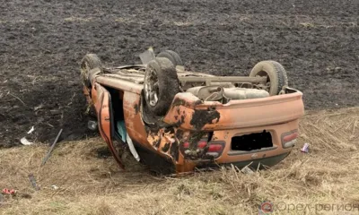 В Свердловском районе Nissan Almera вылетел в кювет и перевернулся