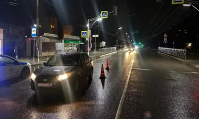 Переходившая дорогу на красный свет орловчанка попала под колёса легковушки