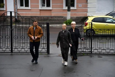 Фото 1. Андрей и Валерия Клычковы проголосовали во Дворце пионеров в Орле