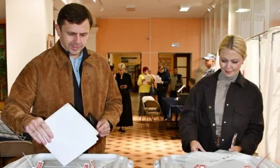 Андрей и Валерия Клычковы проголосовали во Дворце пионеров в Орле