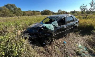 В Новосильском районе Renault врезалось в столб и перевернулось