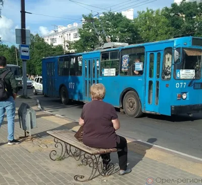 Куда делись крыши с орловских остановок?