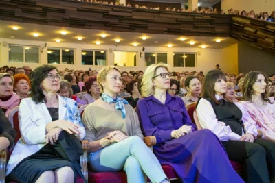 Фото 1. 20 активных деятельных орловчанок получили награды в преддверии 8 Марта