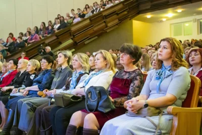 Фото 2. 20 активных деятельных орловчанок получили награды в преддверии 8 Марта