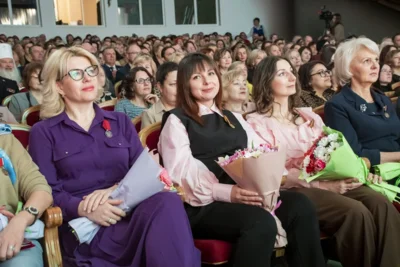 Фото 20. 20 активных деятельных орловчанок получили награды в преддверии 8 Марта