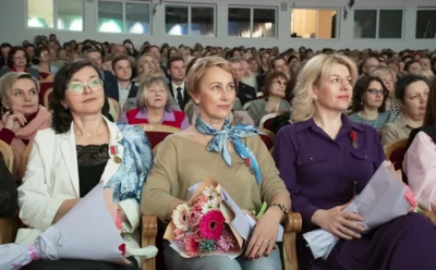 Фото 25. 20 активных деятельных орловчанок получили награды в преддверии 8 Марта