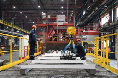 Фото 1. Андрей Клычков посетил два промпредприятия в индустриальном парке «Орёл»