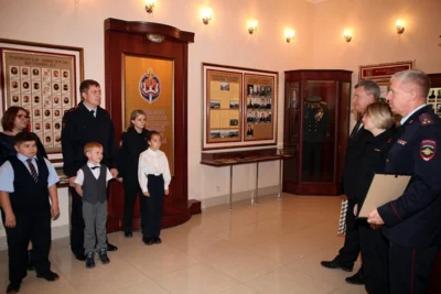 Фото 1. В Орле юные победители конкурса «Мои родители работают в полиции» получили награды