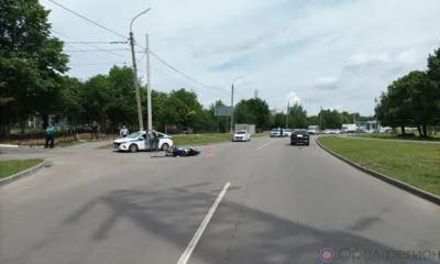 В Орле мотоциклист без прав попал в аварию