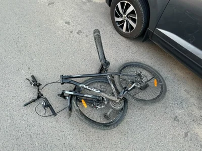 Фото 1. В Орле 11-летний велосипедист попал под колёса автомобиля