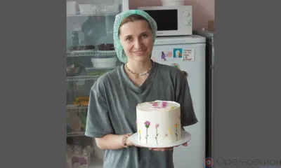 Благодаря соцконтракту орловчанка открыла кондитерскую студию