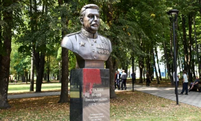 Фото 1. В Орле торжественно открыли Аллею Победителей
