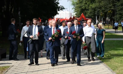 Фото 5. В Орле торжественно открыли Аллею Победителей