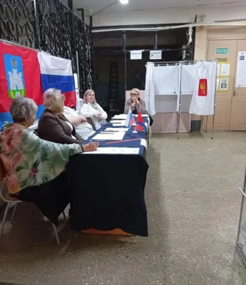 Фото 3. Жительница Орловского округа Ирина проголосовала за стабильность