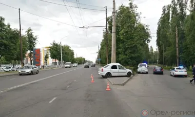 В Орле водитель Renault Logan врезался в столб