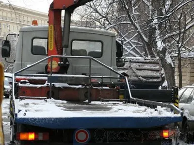 В Орле мужчина присмотрел себе чужое авто и увёз его на эвакуаторе