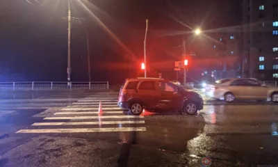 Идущий по пешеходному переходу орловец попал под колёса легковушки