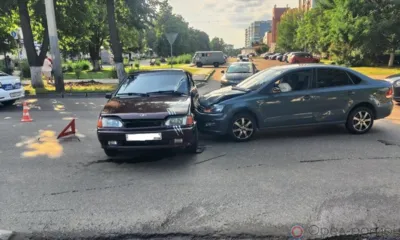 В Орле ВАЗ-2115 и Volkswagen Polo не поделили дорогу