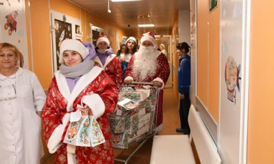 Маленьких пациентов НКМЦ им. Круглой в Орле поздравил «Десант Дедов Морозов»