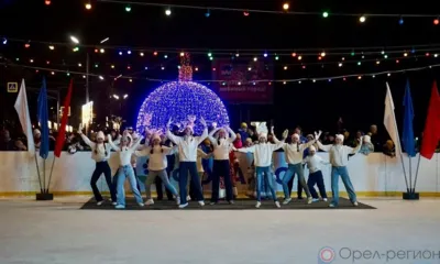 На площади Ленина в Орле открылся каток