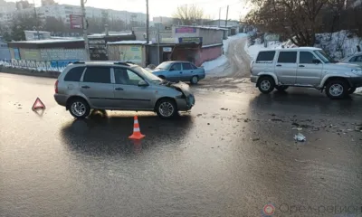 Под Орлом УАЗ протаранил Lada Kalina