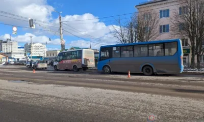 В Орле водитель маршрутки спровоцировал тройное ДТП с пострадавшими