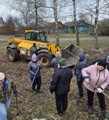 Фото 1. Хотынчане привели в порядок сельское кладбище
