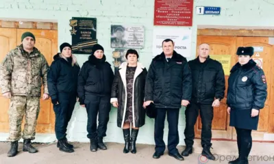 На Орловщине сотрудники ОВД присоединились к акции «8 Марта - в каждый дом»