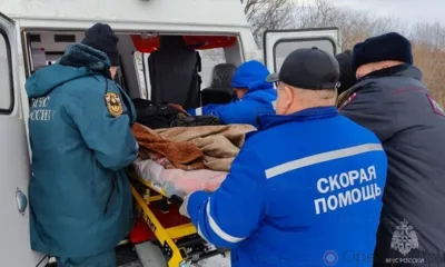 Орловские пожарные спасли упавшего в колодец мужчину