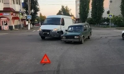 В Ливнах ГАЗ и ВАЗ не поделили дорогу