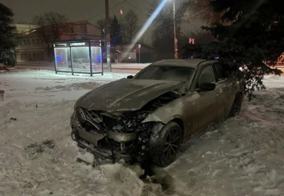 Фото 2. В ночном ДТП в Орле пострадали парень и девушка