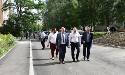 Депутаты проинспектировали ремонт дороги и благоустройство двора в Орле