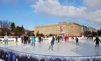 Орловцев бесплатно учат кататься на коньках