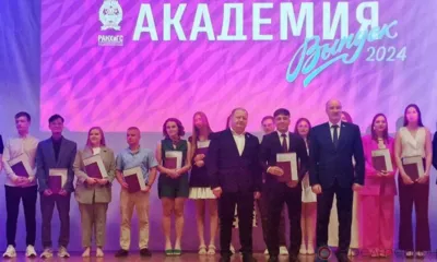 В Орле почти тысяча выпускников Президентской академии сегодня получили дипломы