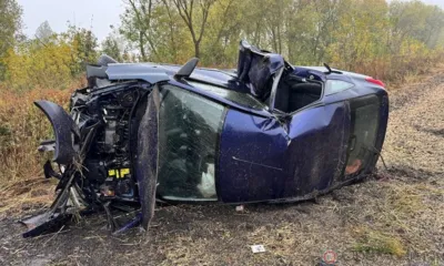 В Урицком районе Lada вылетела в кювет, врезалась в столб и перевернулась