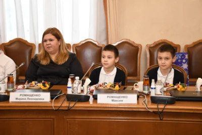 Фото 3. Губернатор Орловской области встретился с детьми – участниками акции «Ёлка желаний»