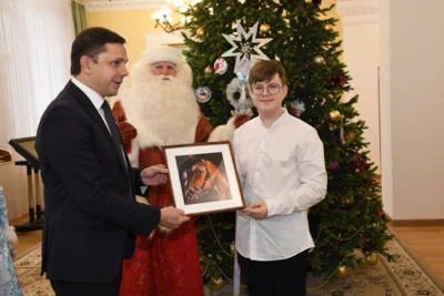 Фото 4. Губернатор Орловской области встретился с детьми – участниками акции «Ёлка желаний»