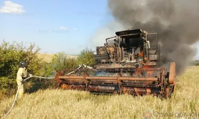 В Верховском районе в поле сгорел комбайн