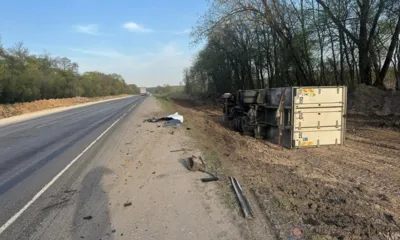 В Орловской области перевернулась фура